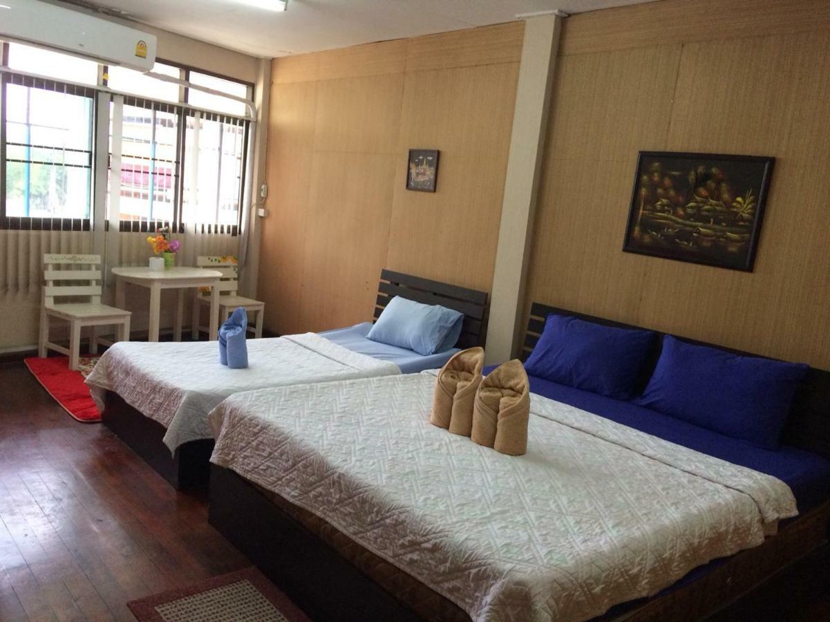 Changphuakgate Guesthouse Chiang Mai Ngoại thất bức ảnh