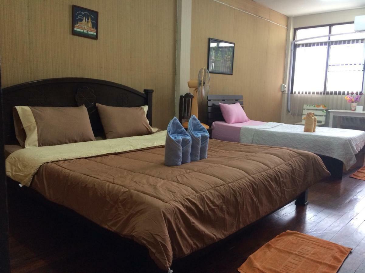 Changphuakgate Guesthouse Chiang Mai Ngoại thất bức ảnh