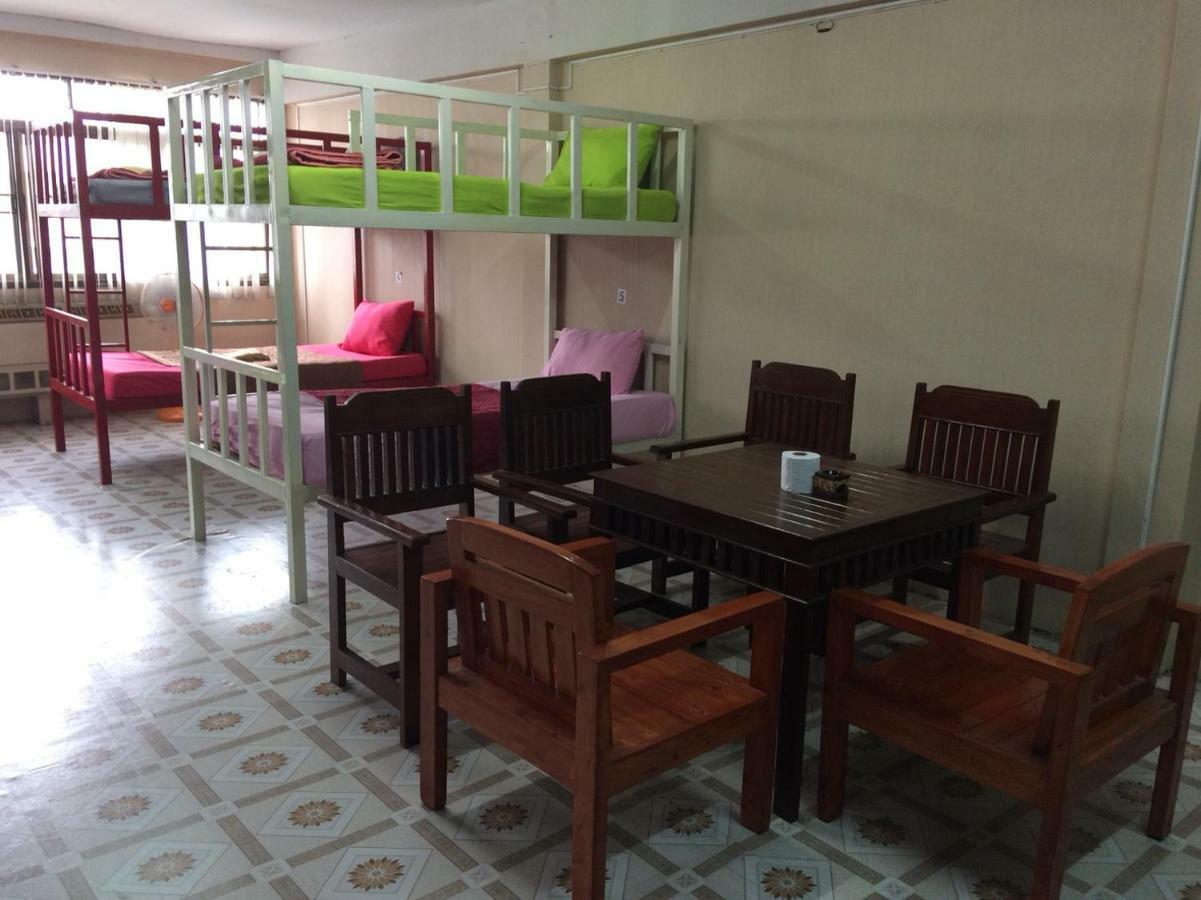 Changphuakgate Guesthouse Chiang Mai Ngoại thất bức ảnh