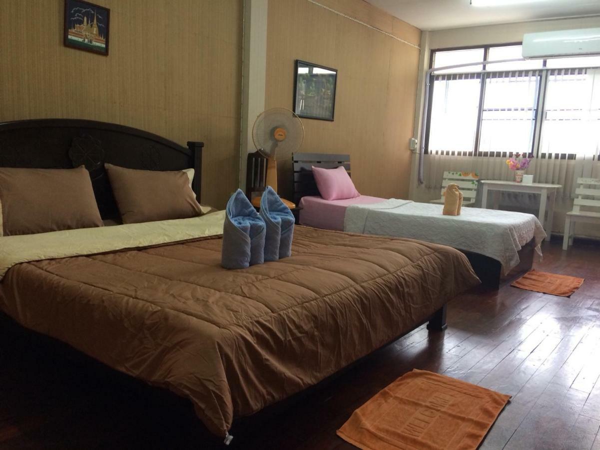 Changphuakgate Guesthouse Chiang Mai Ngoại thất bức ảnh