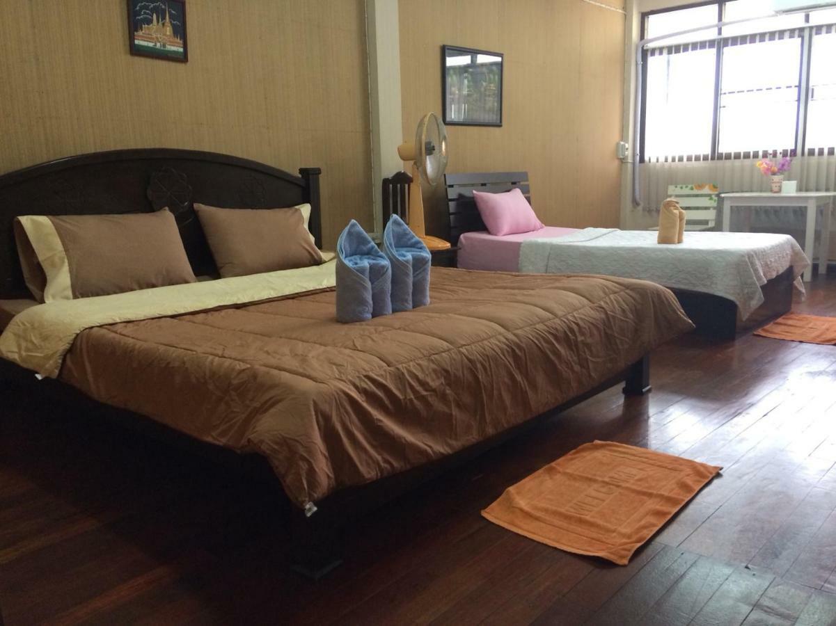 Changphuakgate Guesthouse Chiang Mai Ngoại thất bức ảnh