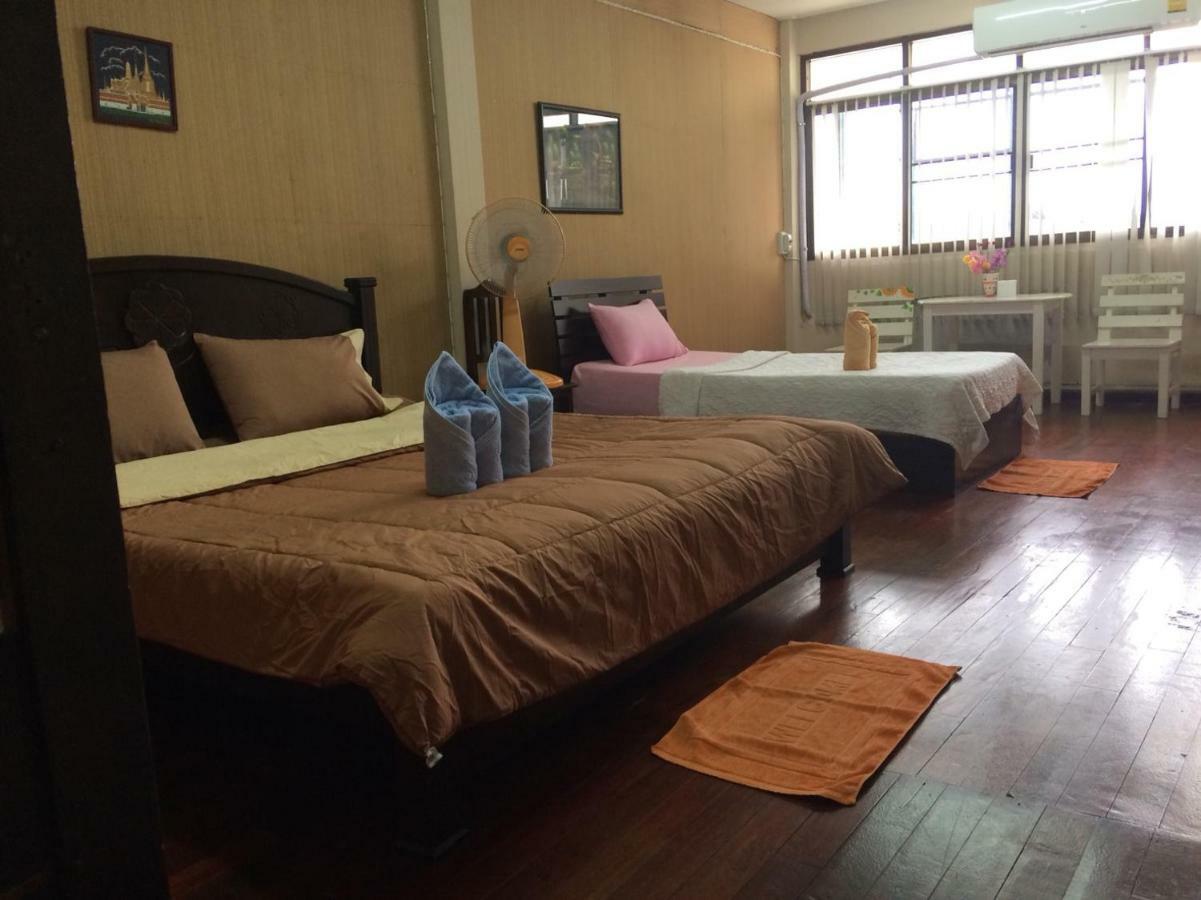 Changphuakgate Guesthouse Chiang Mai Ngoại thất bức ảnh